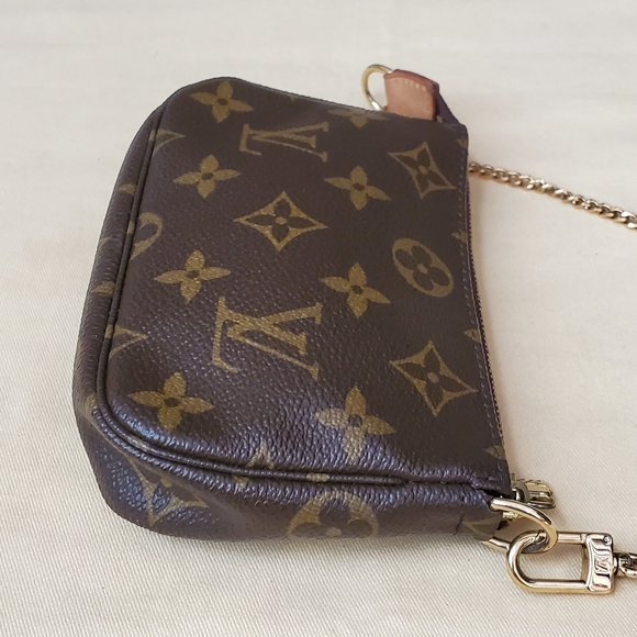 Louis Vuitton Mini Pochette Accessoires - Picture 6 of 16